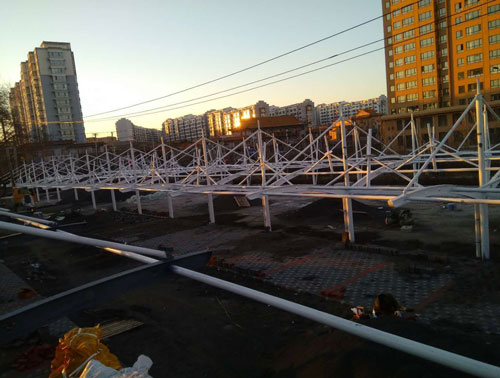 長(zhǎng)春張拉膜優(yōu)先搭建支撐結(jié)構(gòu)，創(chuàng)新提升施工效率與安全性